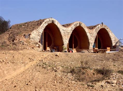 ARCHS , VAULTS AND DOMES .
